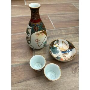 Kutani Ware- Antique Japanese sake bottle, dish and two sake‎ cups.